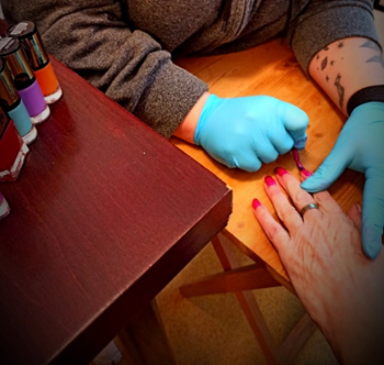 Kadry_z_salonu_SPA__manicure.png