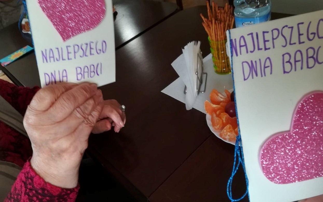 Własnoręcznie wykonane przez dzieci kartki z okazji Dnia Babci i Dziadka.  Różne style i techniki wykonywania kartek- Quilling, Decoupage